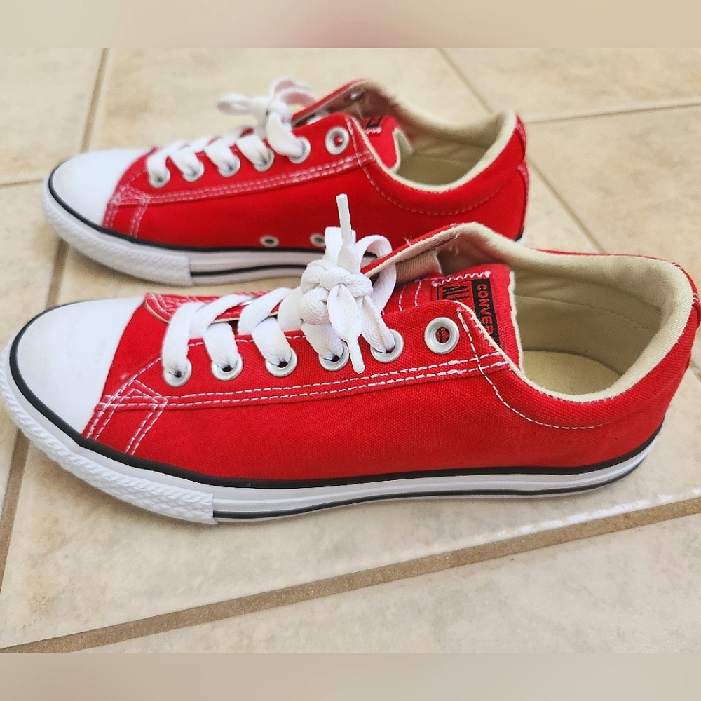 🔴⚪️ Girls Red Converse - Size 5